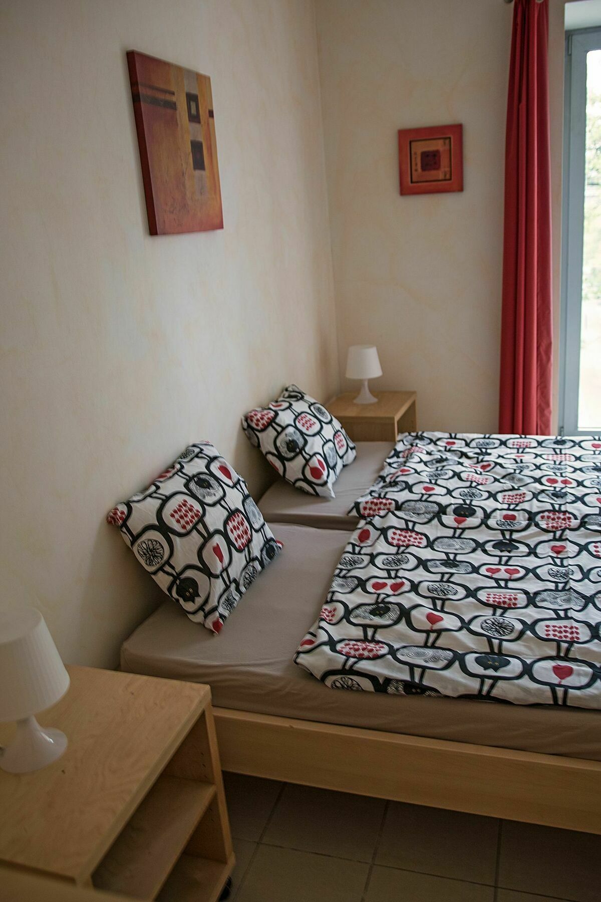 Modern And Cozy Close To Center *